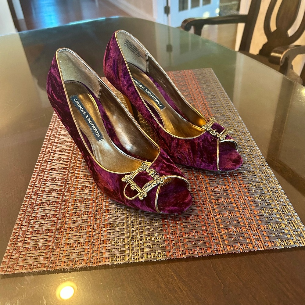 Chinese Laundry Purple Velvet with Gold Buckle Peep Toe Pumps in Size 10